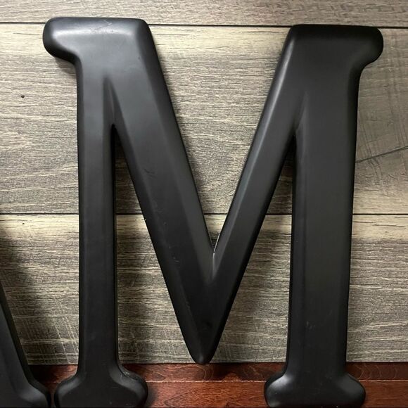 Wall Decor Individual Black Letters Spelling "Dream" - Picture 5 of 14